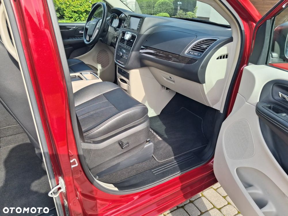 Chrysler Town & Country 3.6 Limited - 12