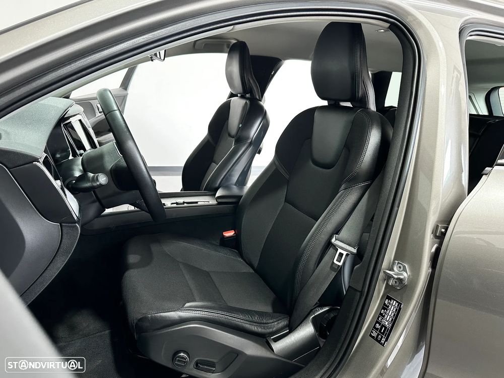 Volvo V60 2.0 D3 Momentum - 31