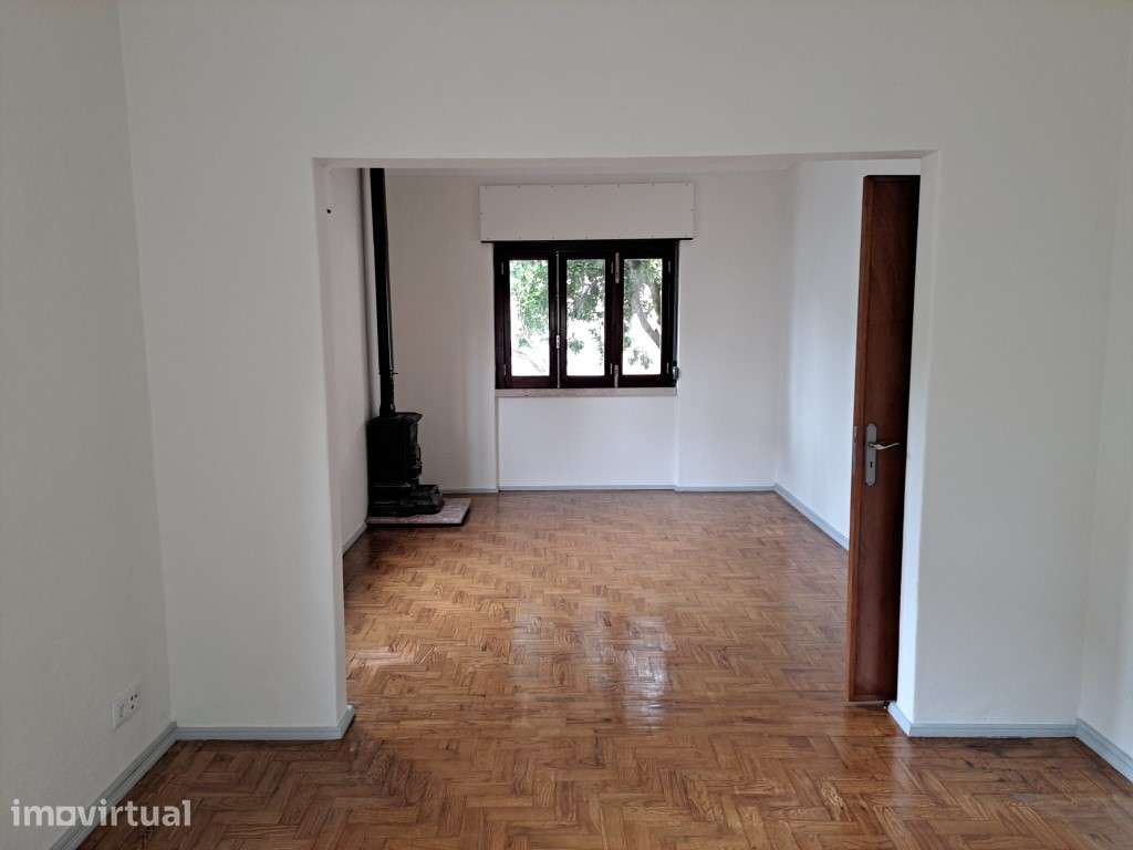 Moradia terrea com 2 quartos e pequeno logradouro - Grande imagem: 5/25