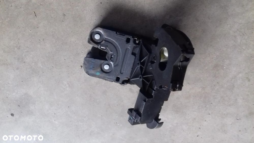 zamek bagażnika 8P4827505B 8P4827505C A6 C6 kombi - 2