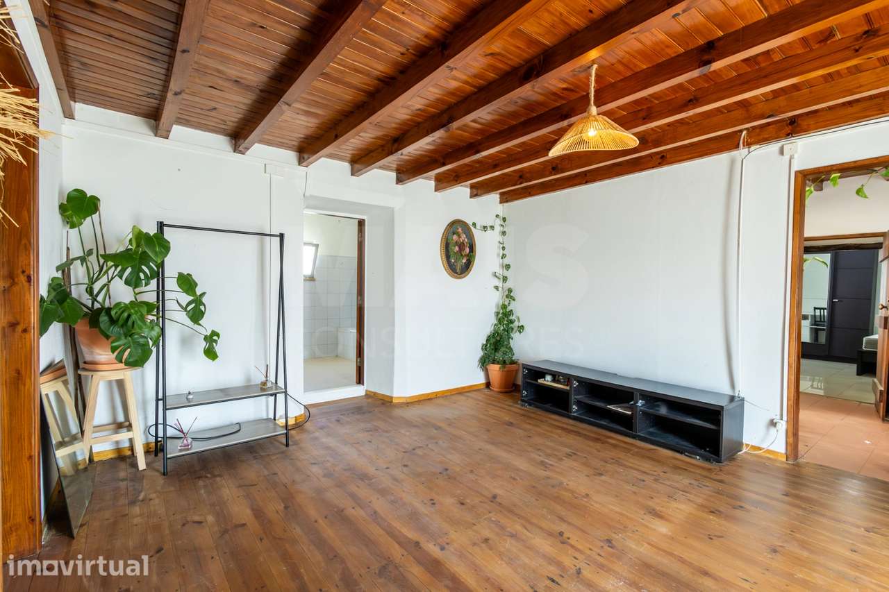 MAIS DE 300 m² DE CONSTRUÇÃO, PÁTIO PRIVADO E GRANDES ÁREAS DE APOI... - Grande imagem: 4/27
