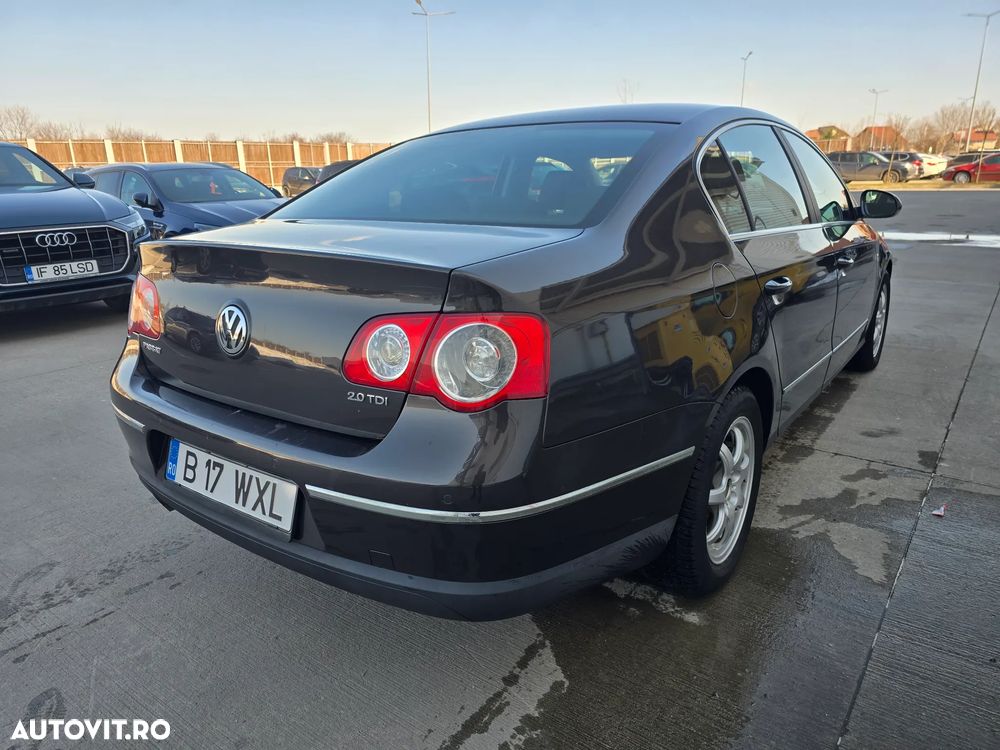 Volkswagen Passat 2.0TDI Comfortline DPF DSG - 2