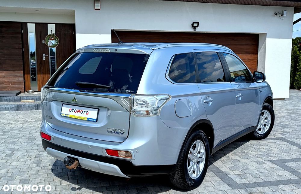Mitsubishi Outlander Instyle NAVI + - 15