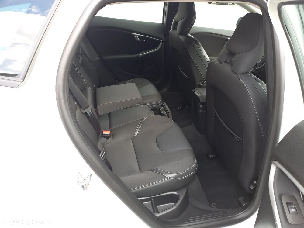 Volvo V40 D2 Momentum - 18