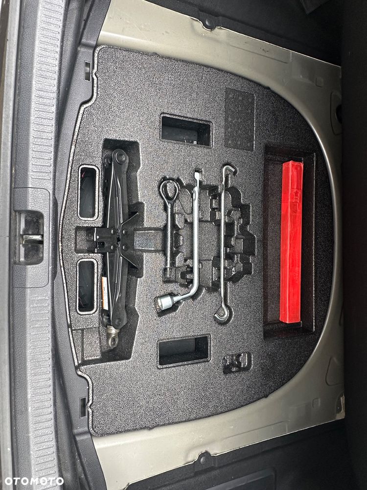 Toyota Camry Executive - 13