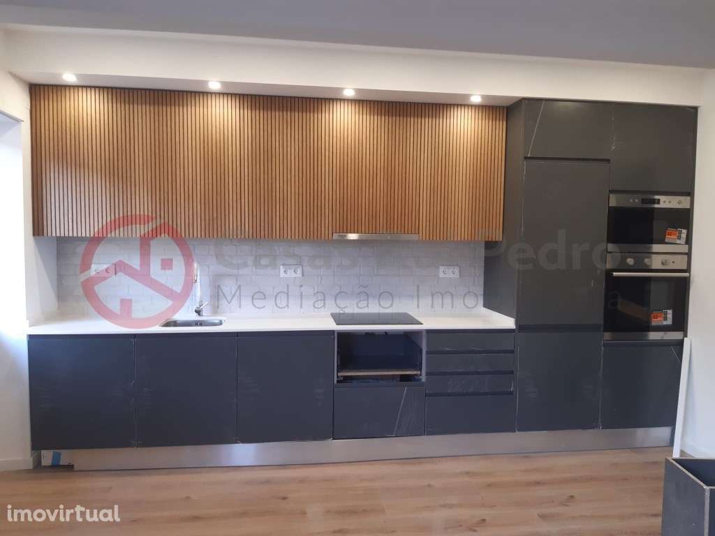 Apartamento T2 com sotão aproveitado, remodelado, na Reboleira, Ama... - Grande imagem: 2/16