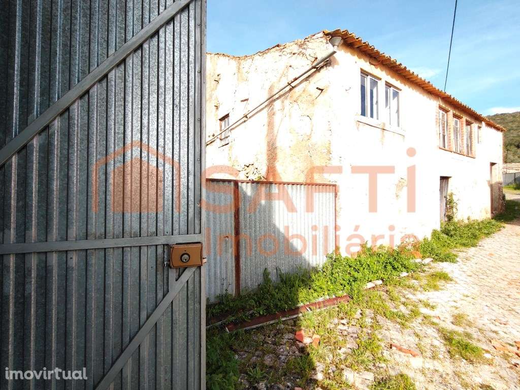 MORADIA T4, COM GARAGEM, POÇOS, TERRENO E RUINAS EM PEDRA. - Grande imagem: 4/40
