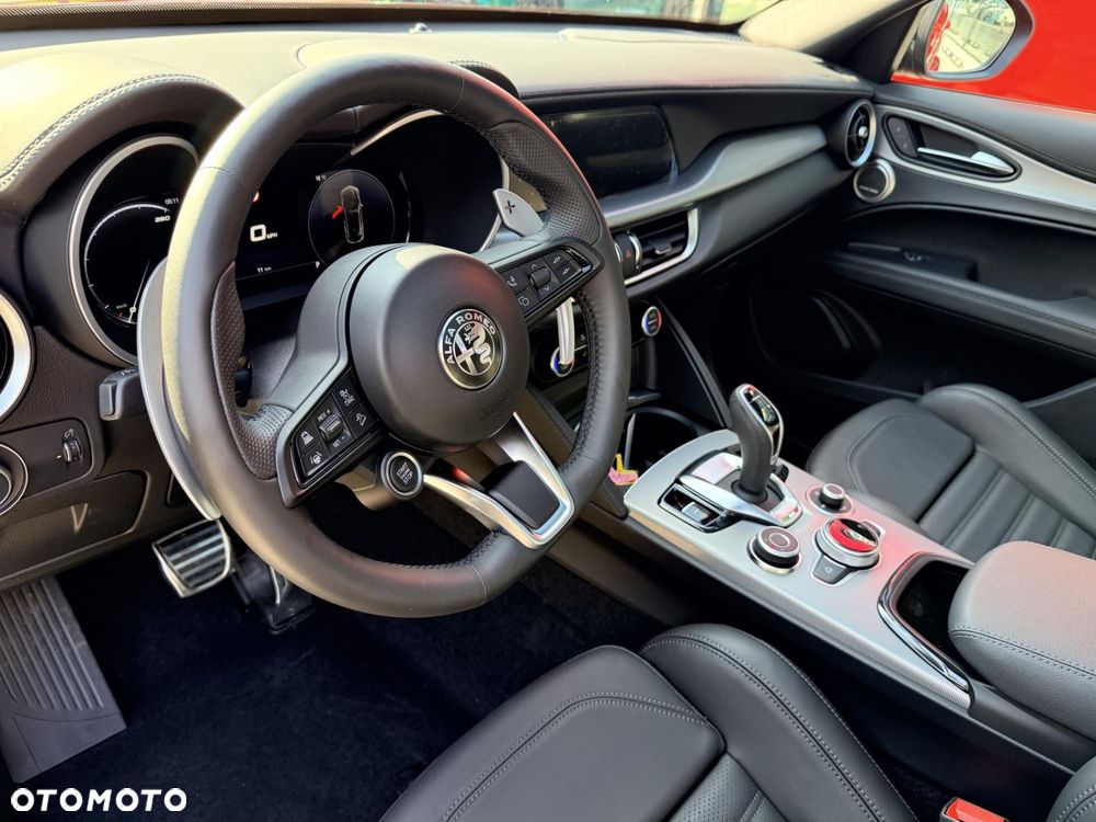 Alfa Romeo Stelvio - 10