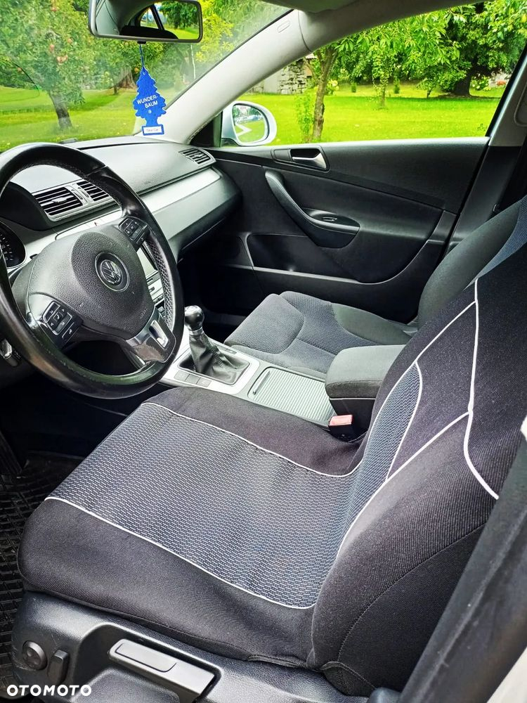 Volkswagen Passat 2.0 TDI Comfortline - 11
