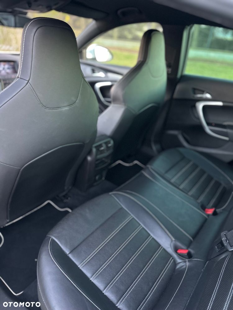 Opel Insignia 2.8 T V6 OPC - 11