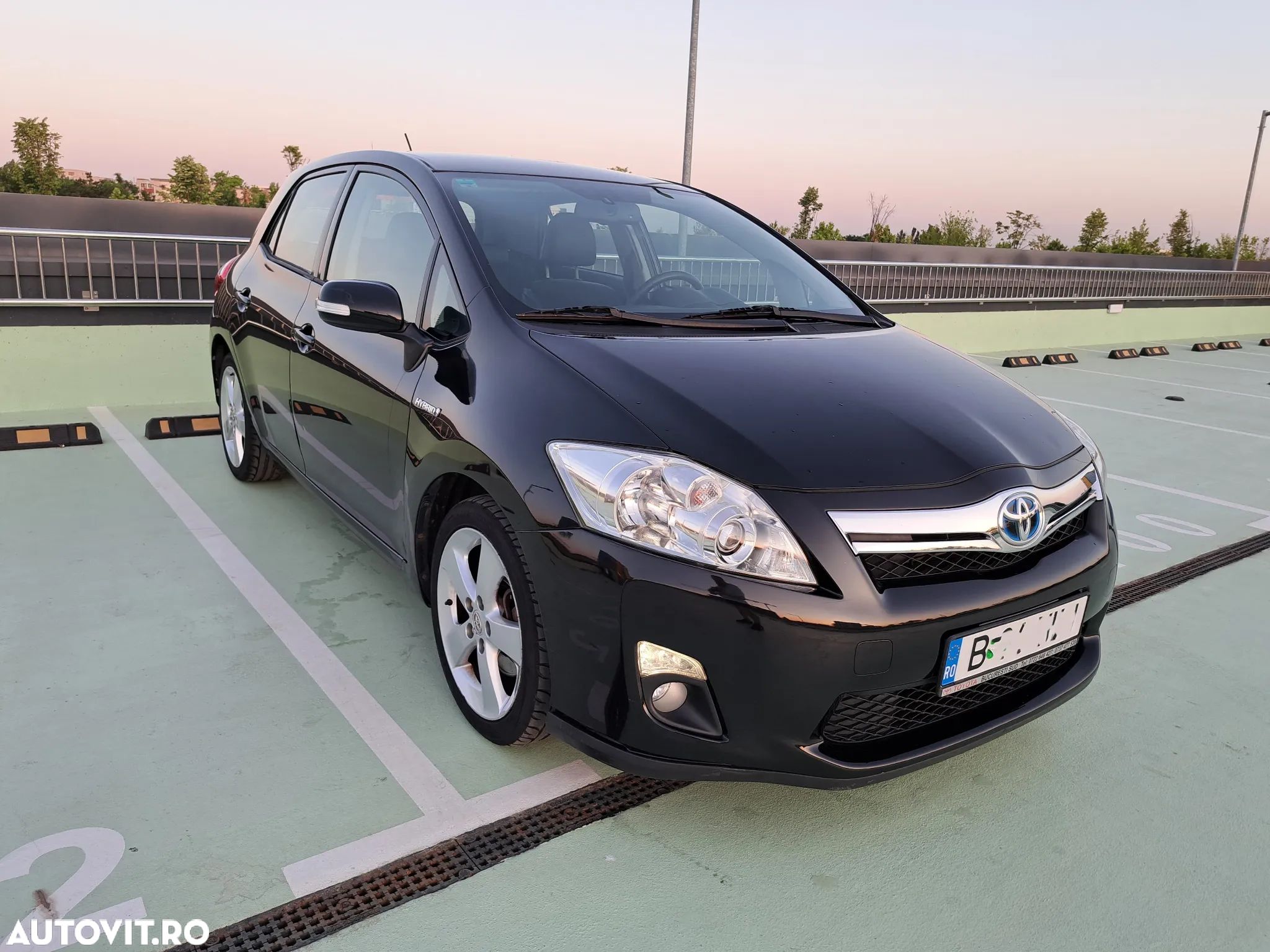 Toyota Auris 1.8 L VVT-i Hybrid Luna - 1