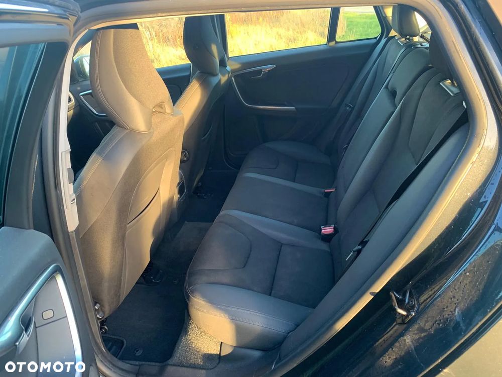 Volvo V60 D2 Momentum - 13