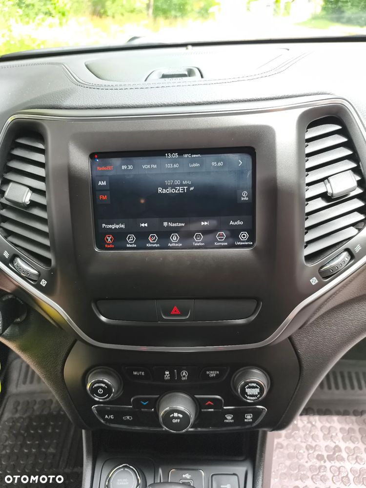 Jeep Cherokee - 36