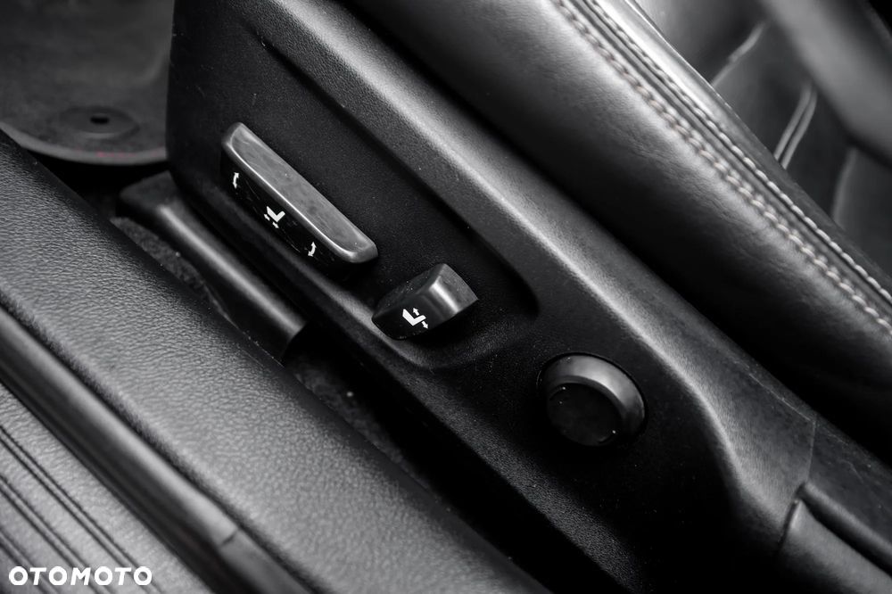 Lexus IS 300h Business Edition - 25