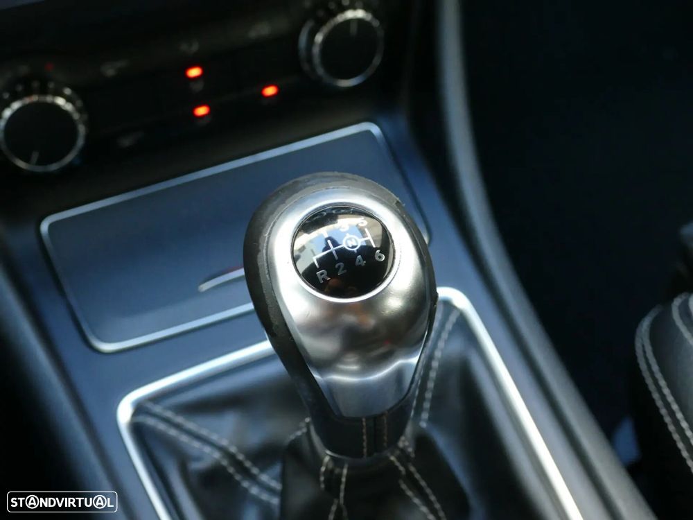 Mercedes-Benz CLA 180 d Shooting Brake Urban - 18