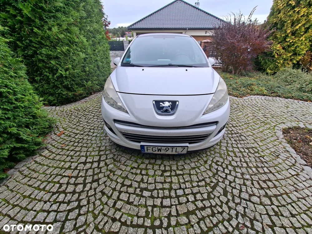 Peugeot 207 - 1