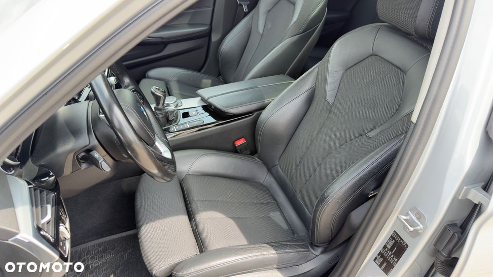 BMW Seria 5 520d Sport Line - 9