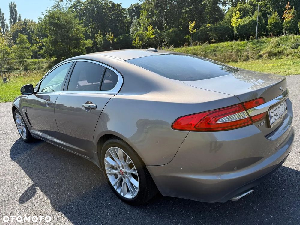 Jaguar XF 3.0 V6 D Luxury - 37