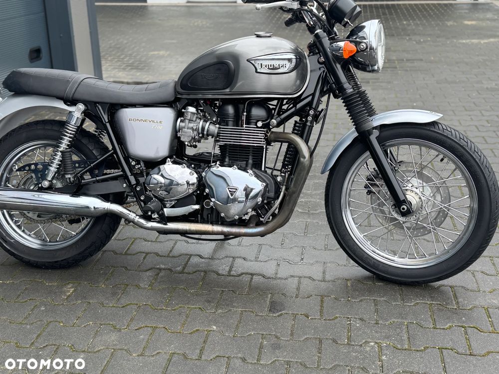 Triumph Bonneville - 15