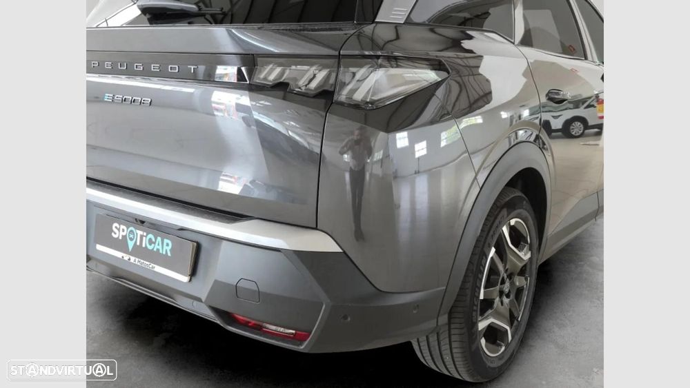 Peugeot 5008 - 8