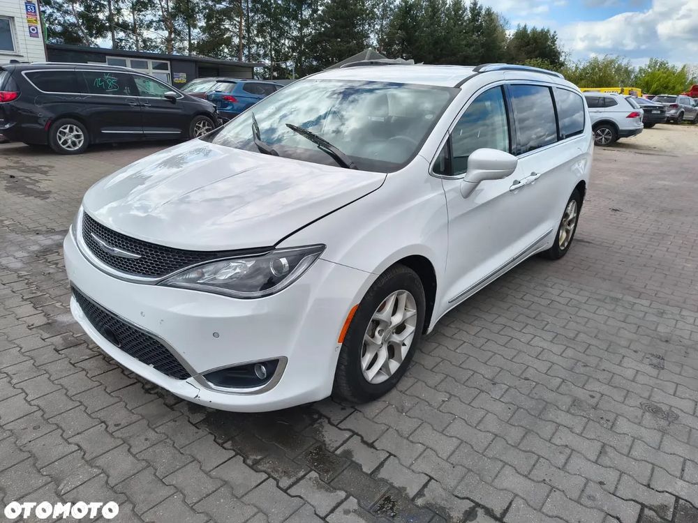 Chrysler Pacifica - 1