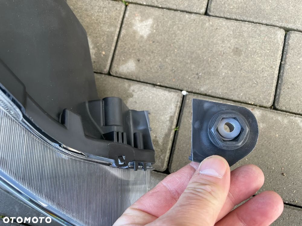 LAMPA PRZEDNIA PRAWA SEAT TOLEDO IV  2012-2019 - NOWA VALEO - 3