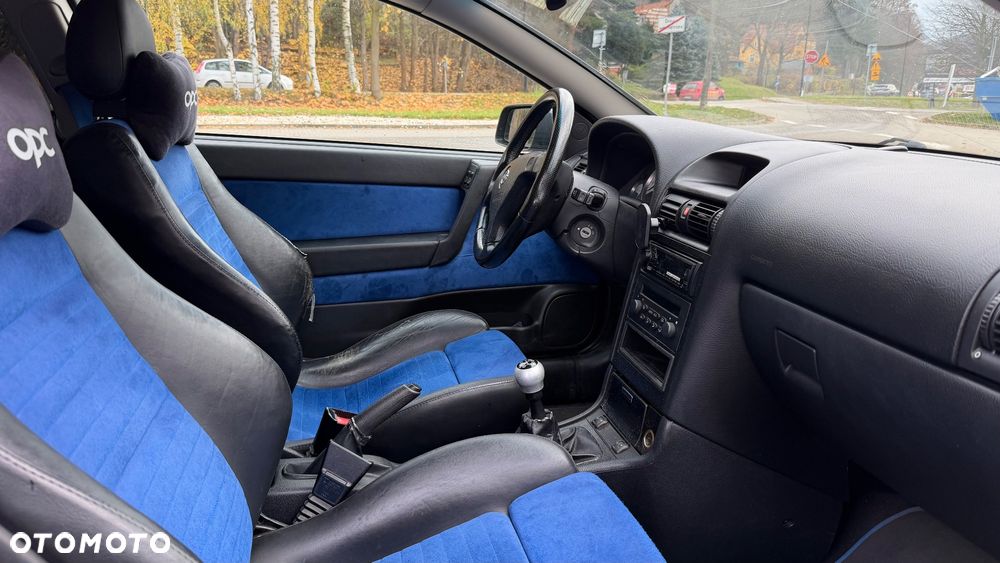 Opel Astra II 2.2 Sport - 11