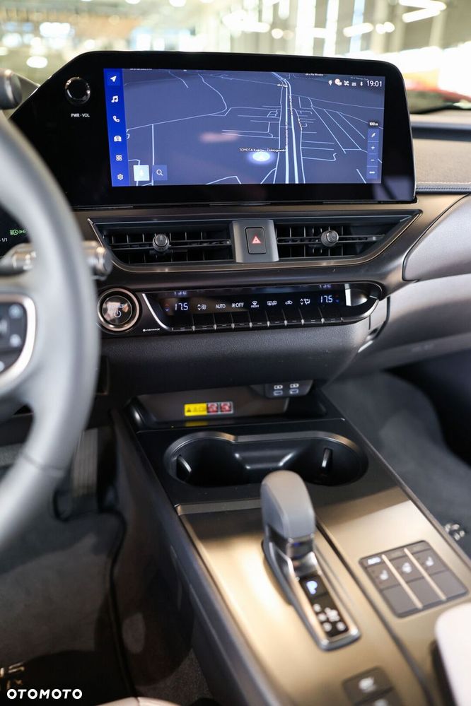 Lexus UX 300h F Sport Design - 19