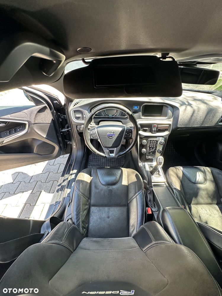 Volvo V40 D4 R-Design - 9