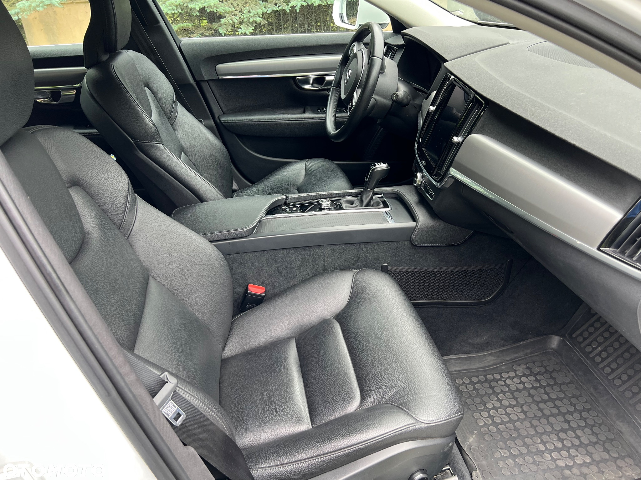 Volvo V90 D4 Momentum - 16