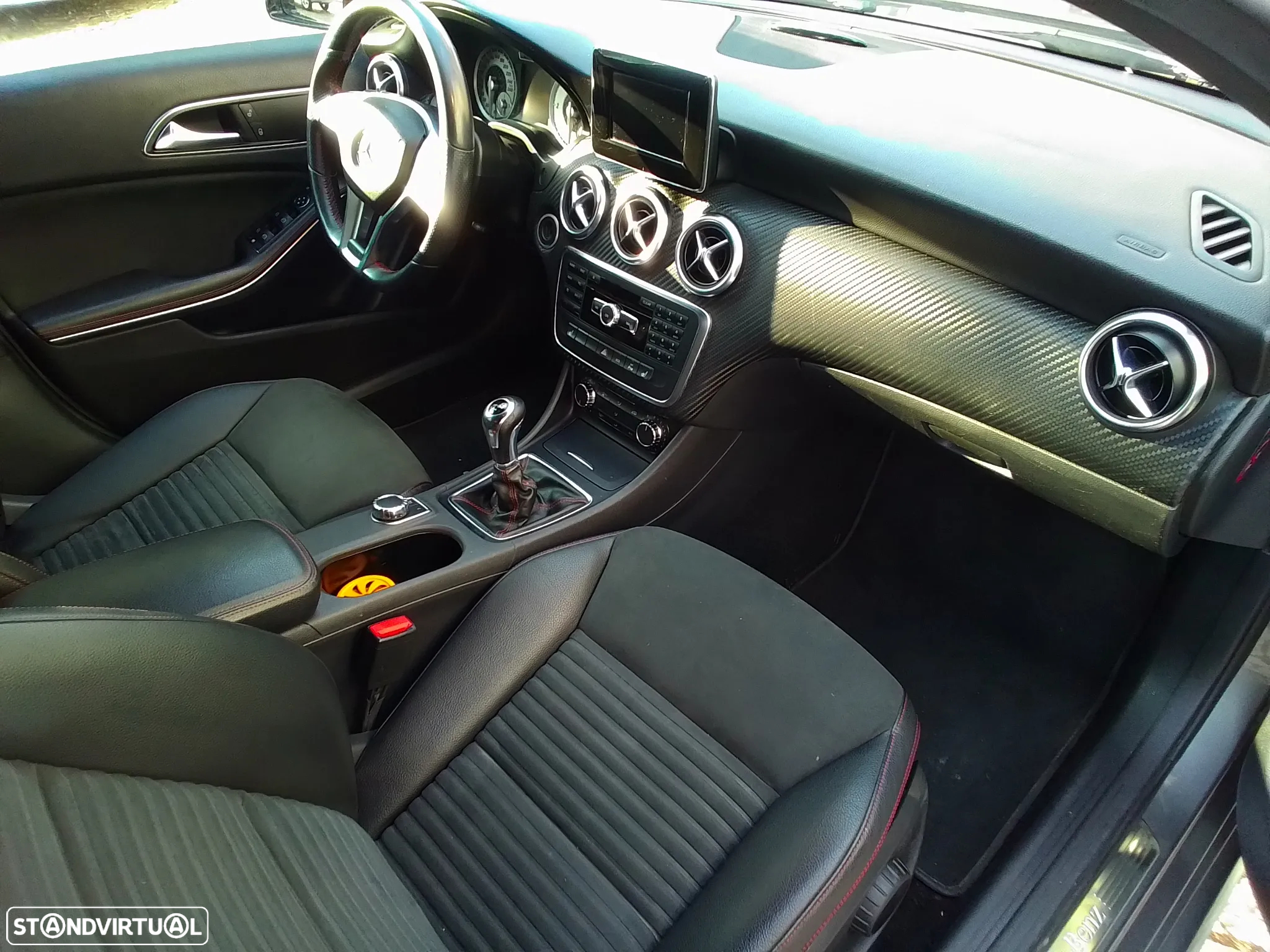 Mercedes-Benz A 180 d AMG Line - 14
