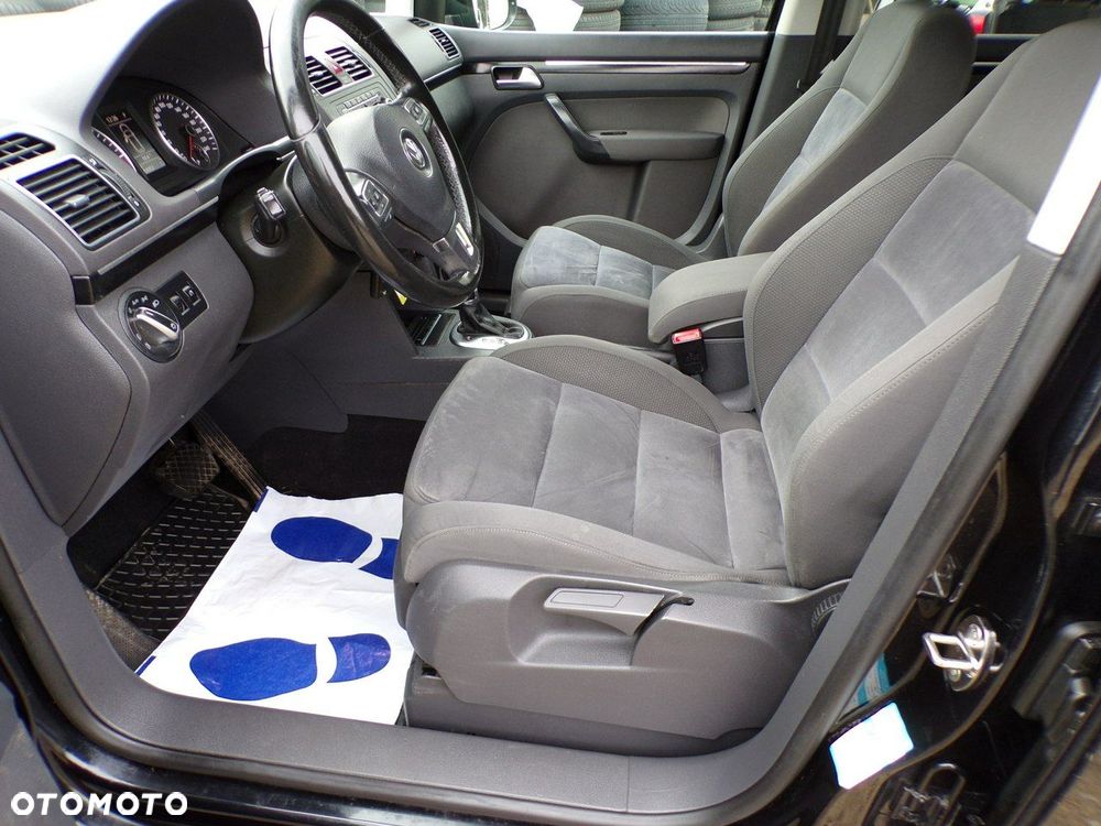 Volkswagen Touran - 23