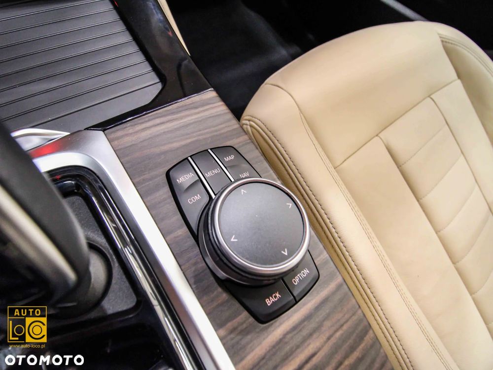 BMW X3 xDrive20i Luxury Line - 28