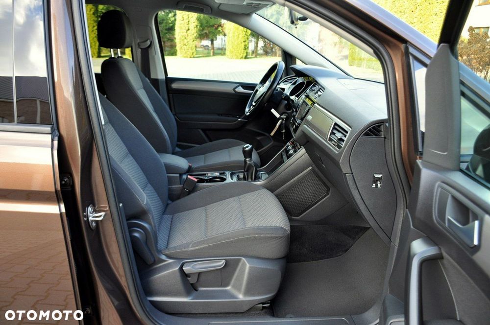 Volkswagen Touran - 17