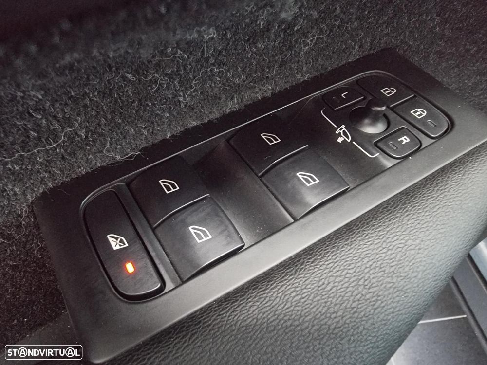 Volvo XC 40 2.0 D3 Momentum Plus Geartronic - 22