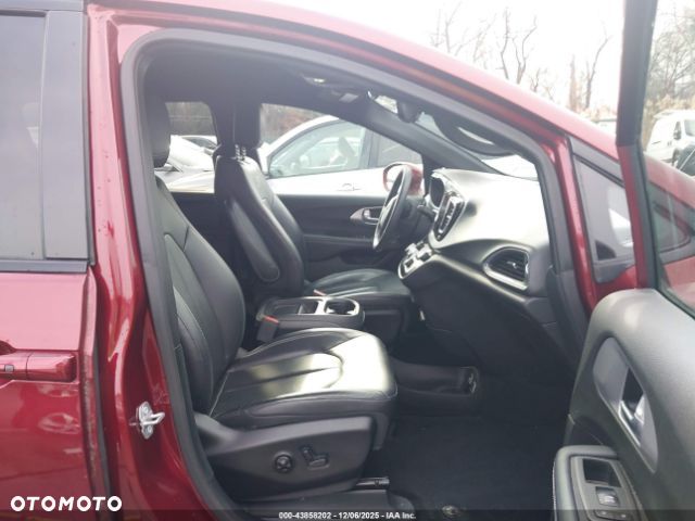 Chrysler Pacifica - 9