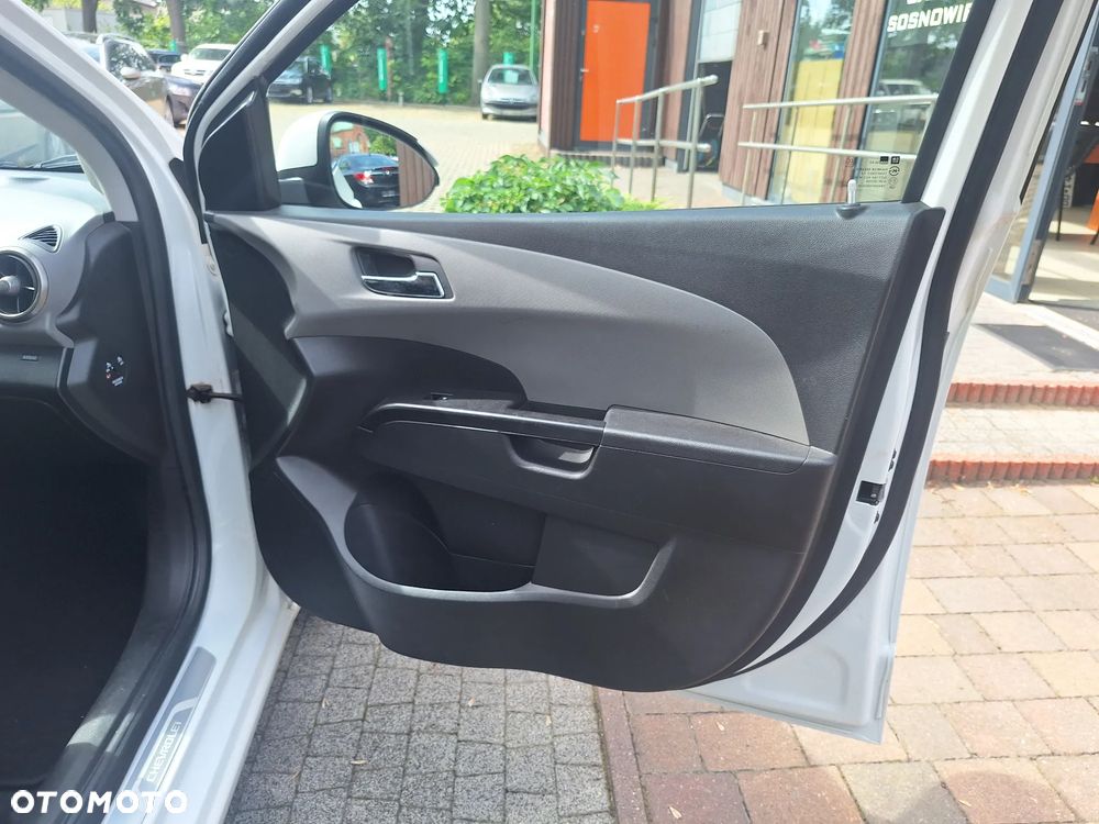 Chevrolet Aveo 1.6 LTZ - 15
