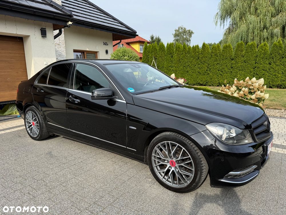 Mercedes-Benz Klasa C 180 CGI BlueEFFICIENCY Avantgarde - 8