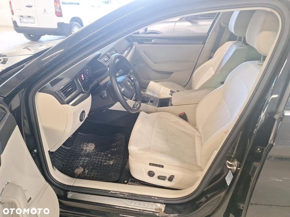 Skoda Superb 2.0 TDI SCR Style DSG - 4