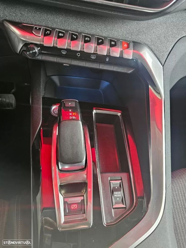 Peugeot 3008 Plug-In Hybrid 225 e-EAT8 Allure Pack - 12