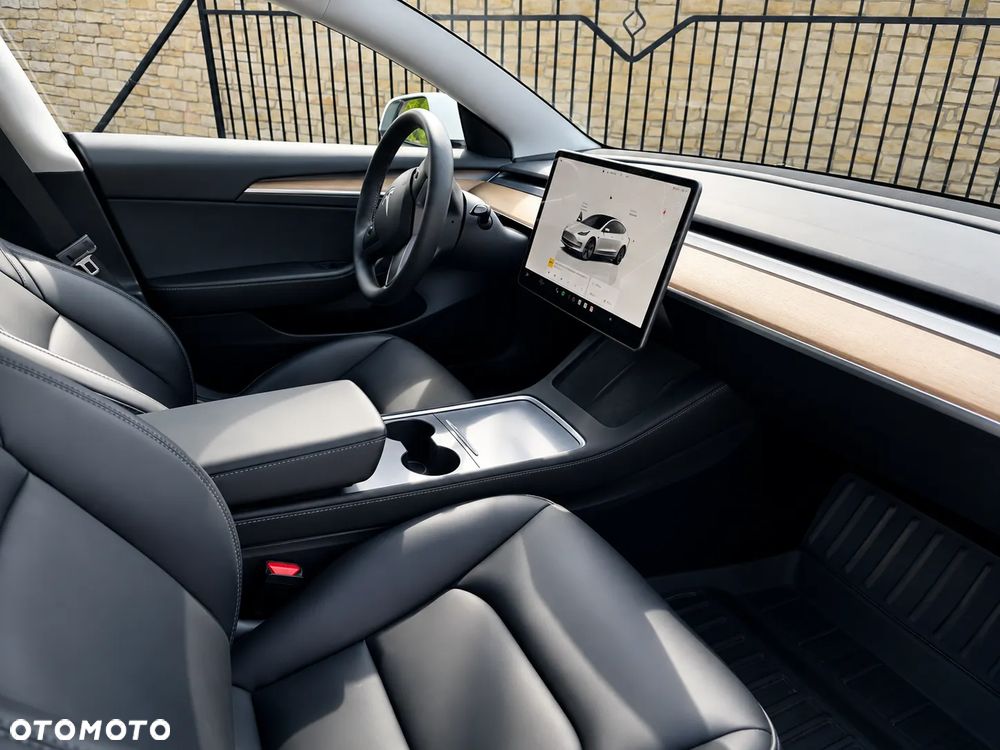 Tesla Model 3 - 3