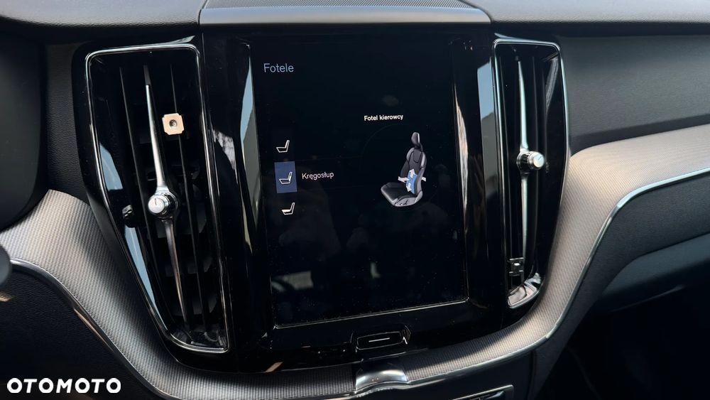 Volvo XC 60 T5 GPF AWD R-Design - 33