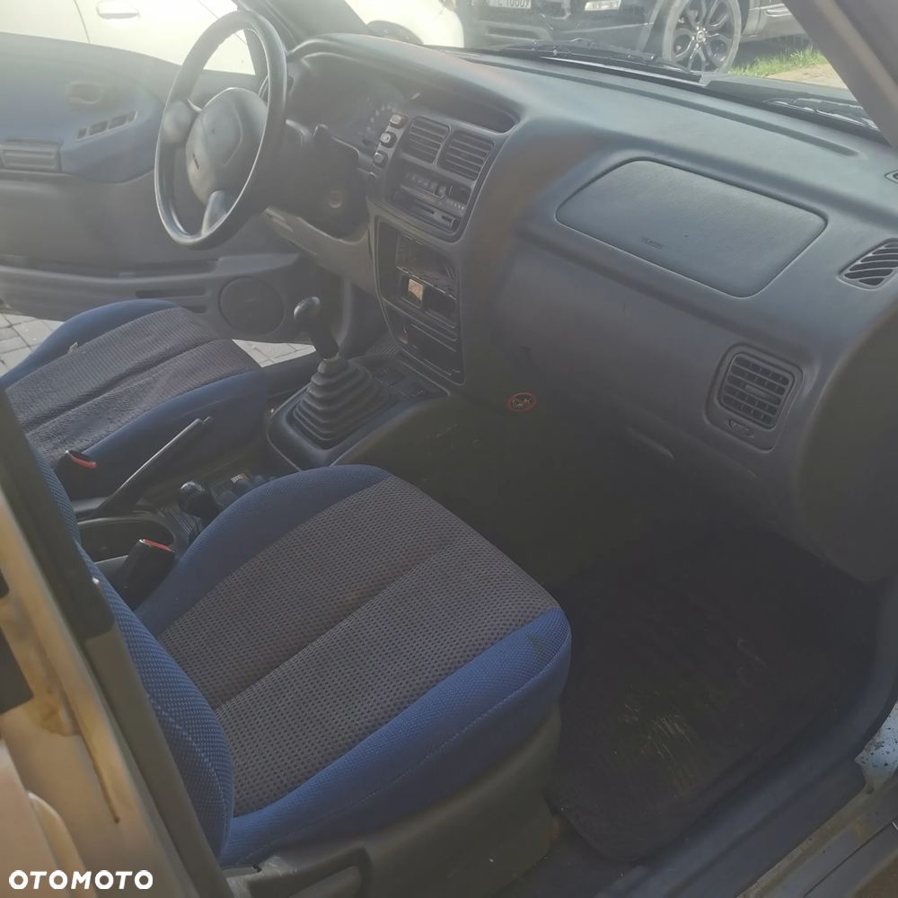 Suzuki Grand Vitara 2.0 Special Edition - 10