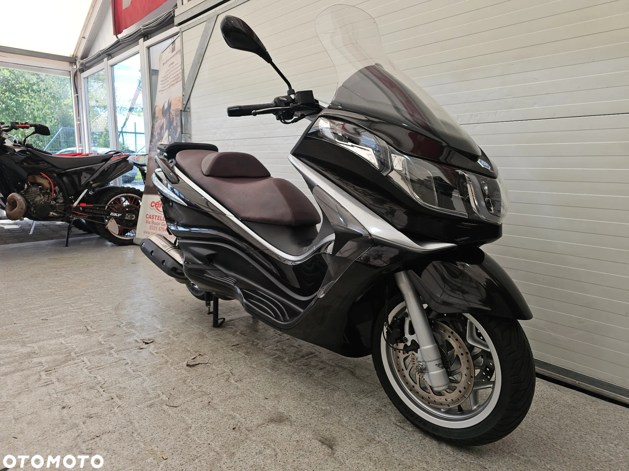 Piaggio X10 - 9