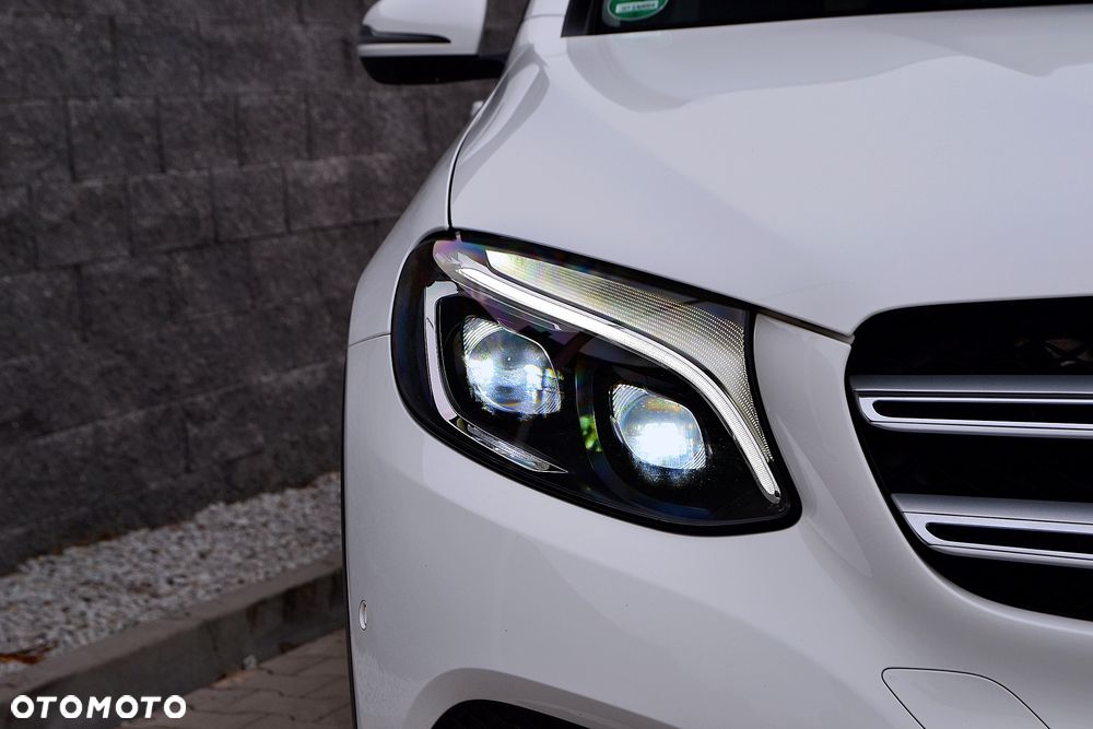 Mercedes-Benz GLC 250 4Matic 9G-TRONIC AMG Line - 13