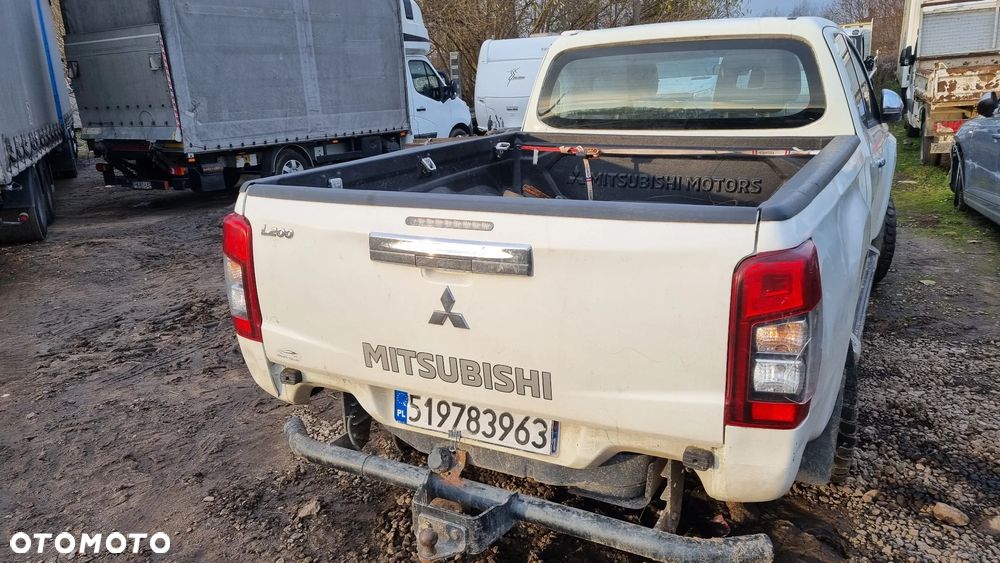 Mitsubishi L200 - 6