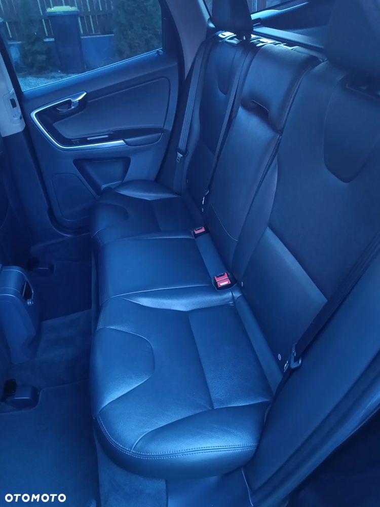 Volvo XC 60 D5 AWD Momentum - 8