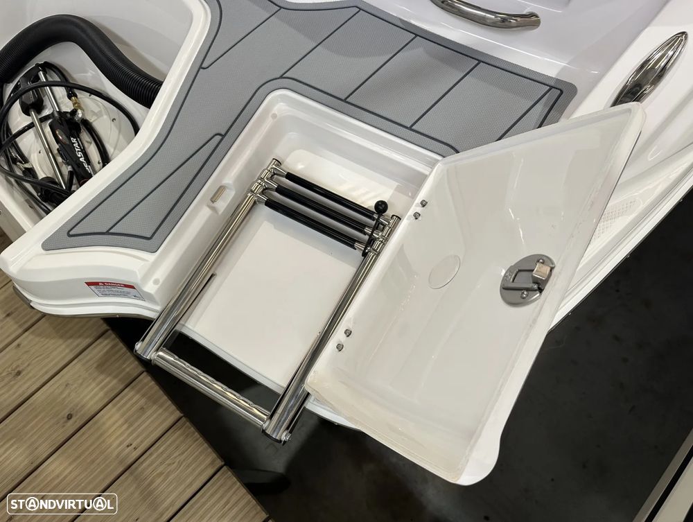 Chaparral 21 SSI OB - 13