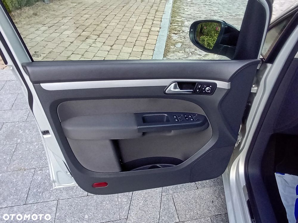 Volkswagen Touran 1.6 TDI DPF BlueMotion Technology MATCH - 23