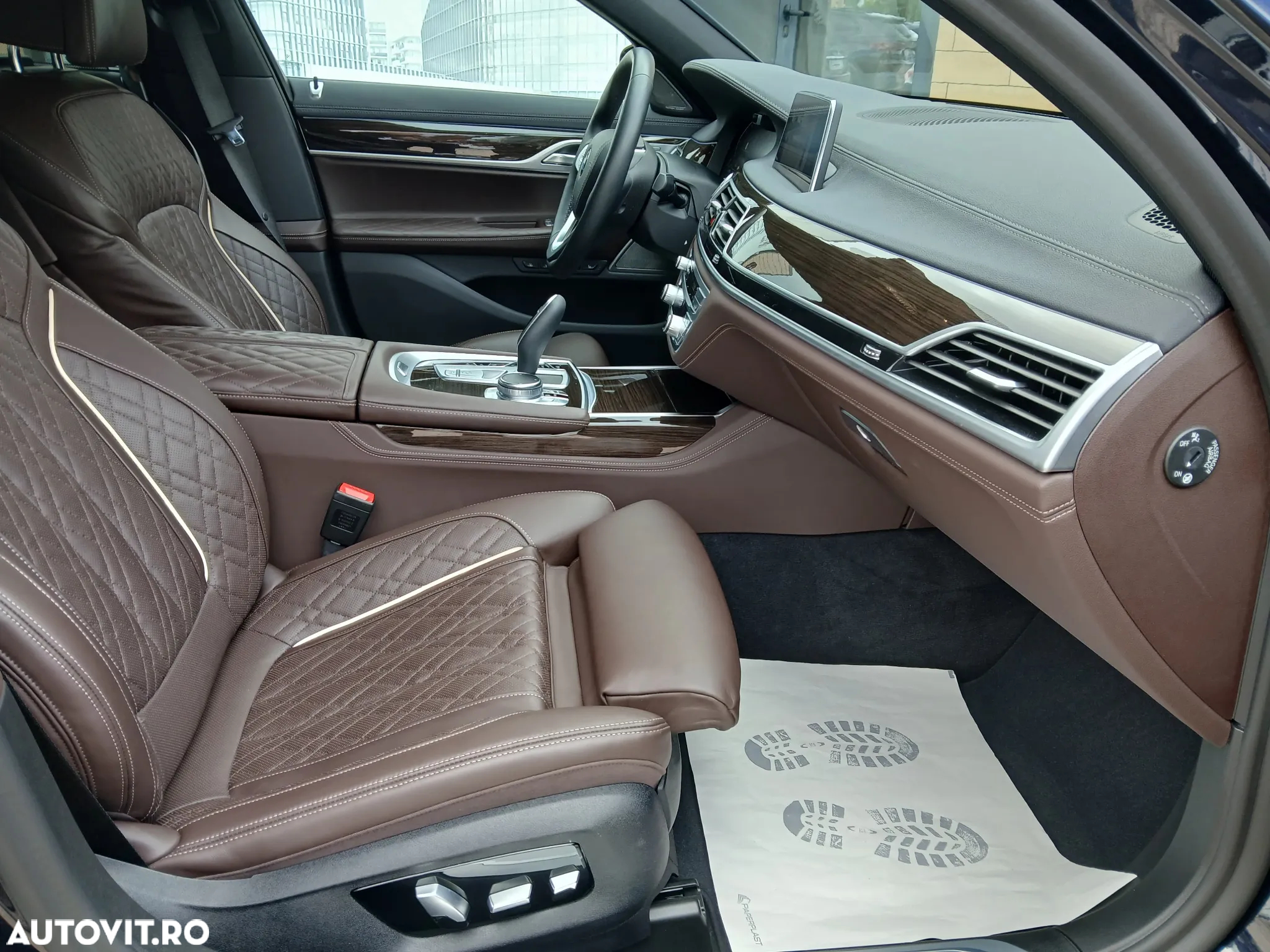 BMW Seria 7 740Li xDrive - 32
